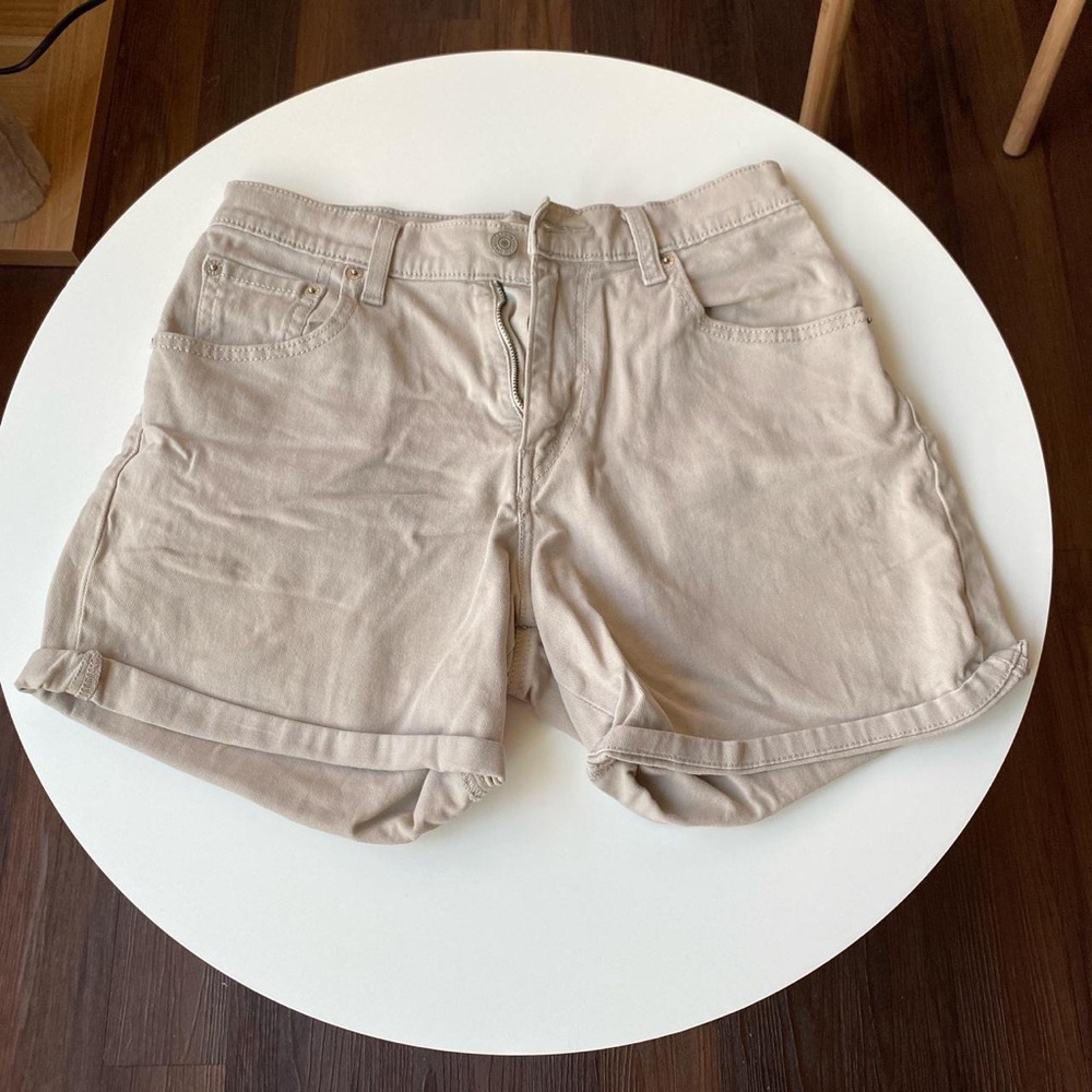 Vintage Levi’s Khaki Jean Shorts Size 6